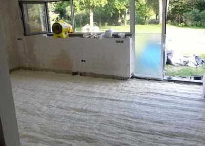 Floor insulation with polyurethane sprayfoam