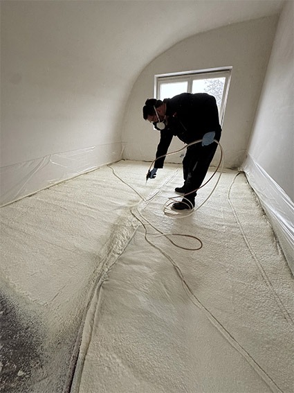 Floor insulation with Fomicom sprayfoam
